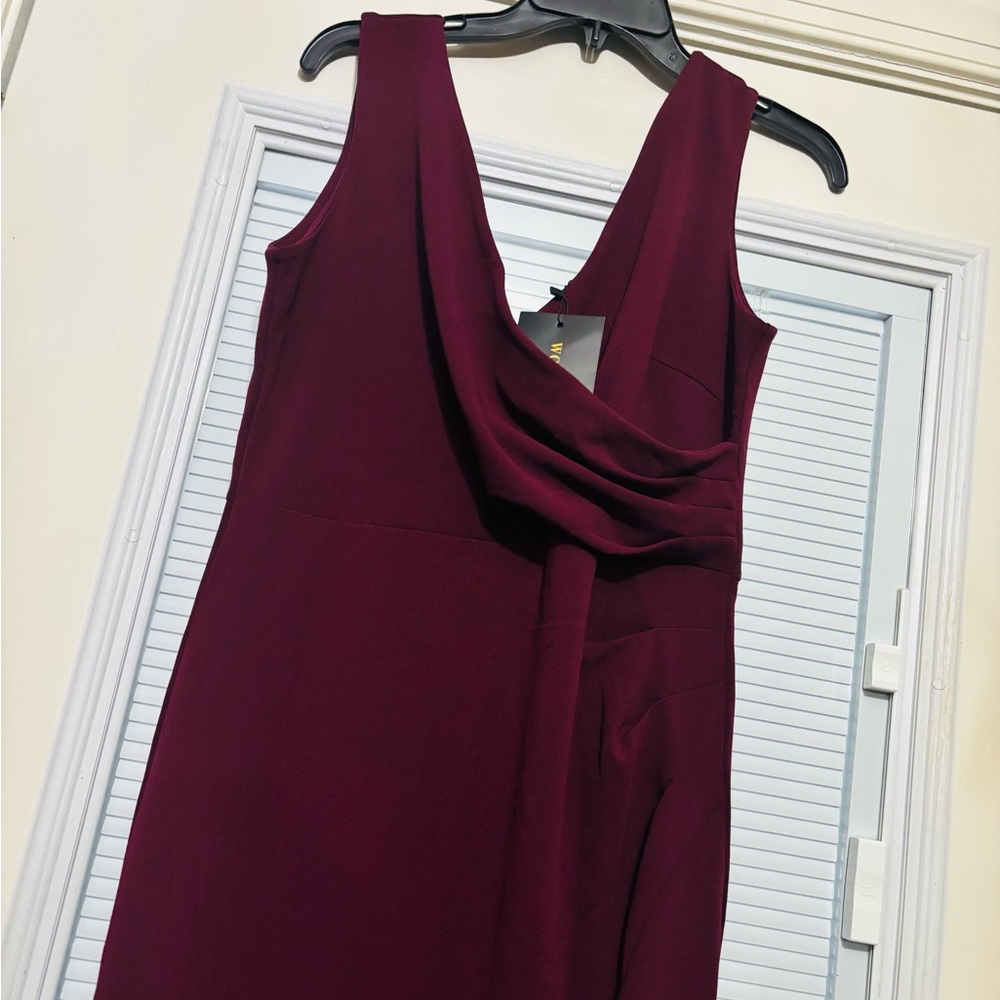 Elegant Burgundy Evening Gown - Picture 4 of 10